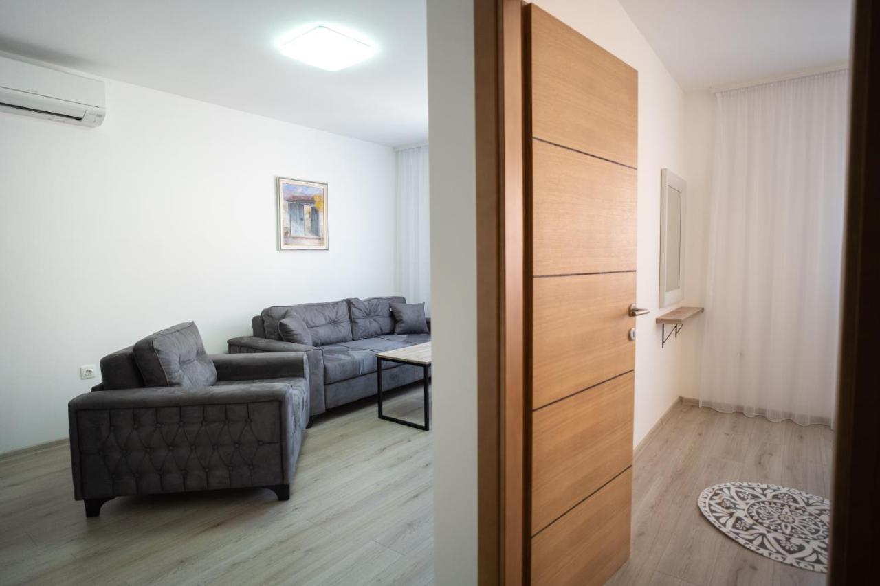 Apartments And Rooms Smile Мостар Экстерьер фото